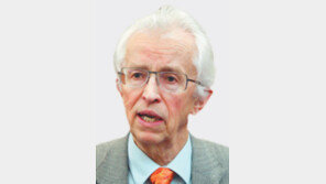 美 헤커 교수 “北, 매년 핵무기 7개 추가제조 능력”