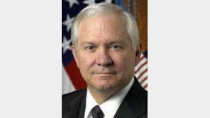 게이츠 前국방 “트럼프, 수리 불가능한 수준” 