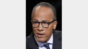 “사회자 홀트, 편파 논란 피하려 소극적 진행”