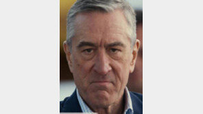 로버트 드니로 “트럼프는 국가적 망신… 얼굴에 주먹 날리고 싶다”