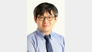 펜스, 트럼프와 미묘하게 이견 보여