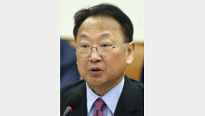 유일호 부총리 “비상한 각오로 대응책 마련”