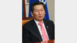 정청래 “손석희 ‘국민’을 주어로 사용, 김주하는 ‘박근혜’ 주어로 사용”