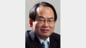 [권순활의 시장과 자유]‘식물 대통령’의 한국, ‘1강 총리’의 일본