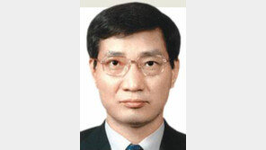 삼성 장충기 사장 검찰 출석…관련 의혹 질문에 ‘묵묵부답’ 일관