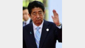 달라도 너무 다른 일본 지진 대응…아베 총리, 지구 반대편서 17분만에 총지휘