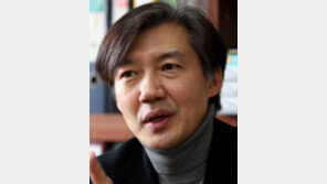 조국 “사람 무는 개 물에 빠졌을 때 더 두들겨 패야…안그러면 나와서 사람 문다” 탄핵 촉구