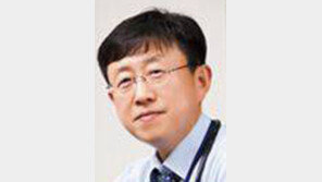 [단독]김상만 “청와대 관저 파우더룸에서 朴대통령 진료했다”