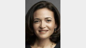 페북 샌드버그, 여권 신장에 1180억원 주식 기부