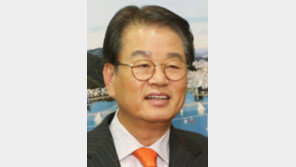 문암장학문화재단 세운 권혁운 회장 저소득층 청소년 119명에 2억 장학금