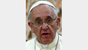 교황 “언론, 추잡한 스캔들에 집착해선 안돼”