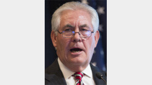 “틸러슨 식견 높아” 게이츠-라이스 추천에 트럼프 ‘솔깃’