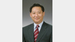 권용현 차관 “盧부부도 靑서 눈수술”, 朴 비호?…민주당 “아첨꾼, 사퇴하라”