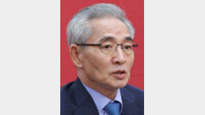 이진곤 “정치판서 이용당해” 사퇴 고수