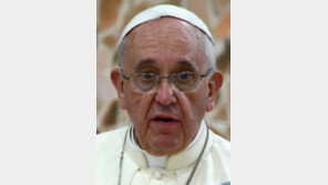 팔순 맞은 교황 “나이 먹어 못나 보일까봐 두려워”