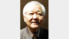 ‘60년 연극 외길’ 임영웅 대표에 금관문화훈장