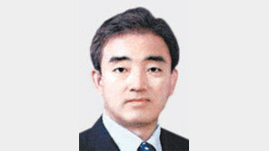 유진룡 “조윤선 정무수석 취임후 리스트 수천명으로 확대…주도자는 김기춘”