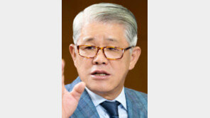 최신원 회장, 쪽방촌에 생필품 전달