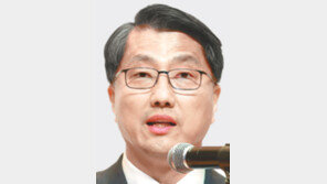 진웅섭 금감원장 “2018년 가계빚 연착륙, 풍선효과 없도록 대비”