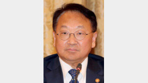 유일호 부총리 “신발 끈 동여매자” 신년사