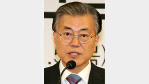 문재인 “국정원 국내정보 수집업무 폐지”… 개헌압박에 ‘개혁’ 맞불