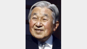 “아키히토 日王, 2019년 1월 1일 물러날 듯”