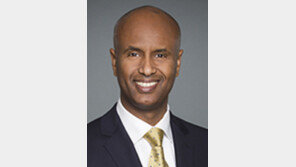 소말리아 난민 소년이 장관으로 ‘캐나디안 드림’