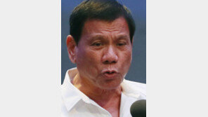 두테르테 “한국 조폭, 마약·매춘 관여…예외 없이 사살할 수 있다” 경고