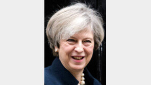 메이 ‘親트럼프 행보’ 부메랑 