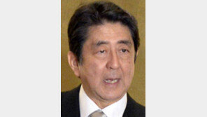 아베, 트럼프에 대규모 투자 약속… “국우끼리 통한다더니…아부 쩐다”