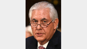 틸러슨 美국무 “한국 방위비 상당히 내 공평한 분담 합의 낙관”