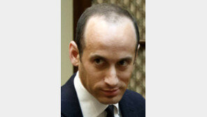 反이민 주도한 ‘32세 극우 책사’ 밀러