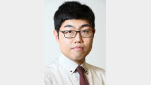 [권기범의 새창(窓)열기]남친과 단 둘이 있는데 창문 밖 이상한 낌새가…