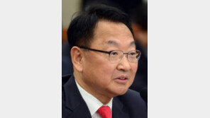 유일호 부총리 4월 위기설 일축 …이주열 한은 총재도 “과장됐고 가능성 낮아”