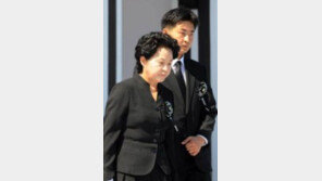 故 노무현 전 대통령 장모 노환으로 별세, 대선 주자들 봉하마을行…
