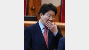 권성동 최후 진술 중 울컥 “대한민국을 적들로부터 지켜달라”