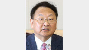 유일호 “中 국제규범 위반여부 검토, 관련법-절차따라 원칙 대응”