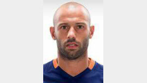 바르사 유니폼 7시즌만에 골맛 본 수비수