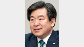 “저소득층 노인 임플란트-틀니 부담 줄이는 데 노력”