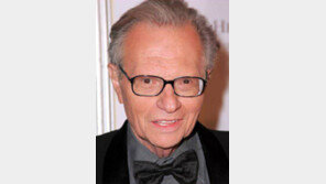 래리 킹 “트럼프만큼 자존심 센 사람 못봤다”