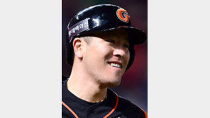 강민호 투런… 담장 200번 넘겼다