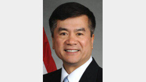 “로크 前주중대사, 불륜 때문에 사임”