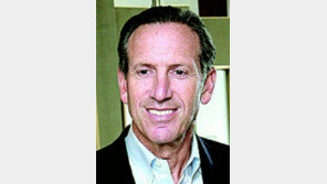 스타벅스 회장 “세상 나가서 성공하려면 ‘우분투’ 정신 기억하세요”