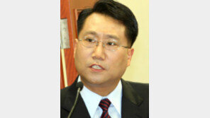 양정철 “내 역할 여기까지, 퇴장한다”…文 대통령, ‘복심’ 보내며 눈물