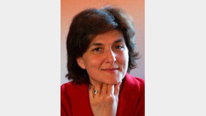 佛 여성 국방장관… 환경장관은 다큐진행자