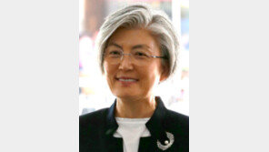 한국 vs 유엔 강경화를 보는 시선…유엔 사무총장 “직원들의 롤모델” 극찬