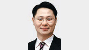 [동서남북/강정훈]흉악범 도주하는데 출국이라니…