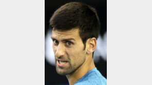 코 빠진 조코비치… 이렇게 저무나