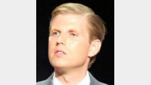 트럼프 탄핵 여론에 두 아들 방어전 “민주당 자폭하고 있다…완전히 미치광이”