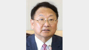 유일호 前부총리 “소신 비친 김동연 부총리, 靑과 잘 조율해 나갈 것”